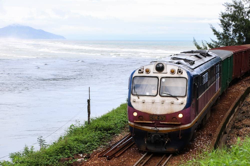 鉄道ファン必見！絶景のハイヴァン峠を“鉄道乗車＆専用車で”ダナン発 フエ観光送迎|ホイアン旅行はサラトラベルベトナム