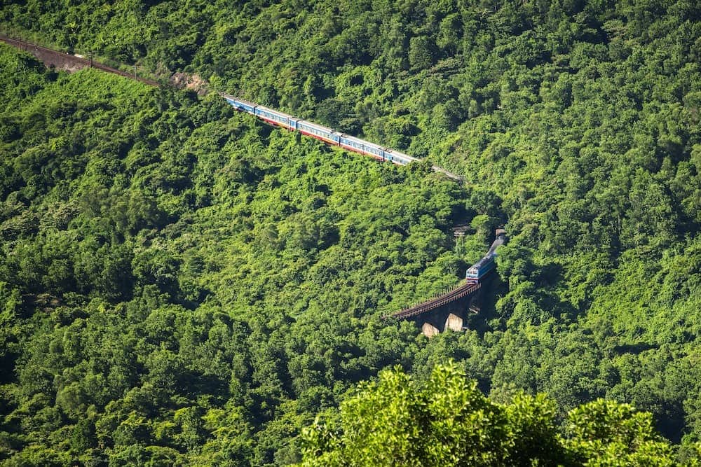 鉄道ファン必見！絶景のハイヴァン峠を“鉄道乗車＆専用車で”ダナン発 フエ観光送迎|ホイアン旅行はサラトラベルベトナム